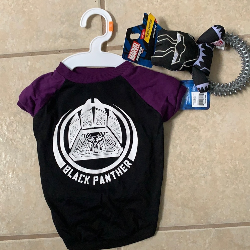 LMT: Pet Marvel Black Panther T-shirt and Toy